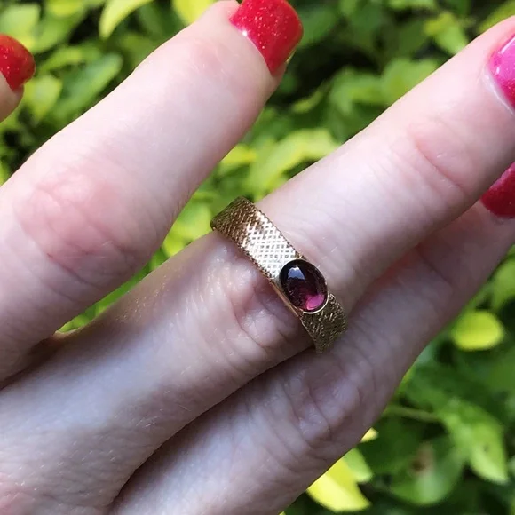 14k Gold Unique Designer Amethyst (?) Mesh Ring - Picture 2 of 8